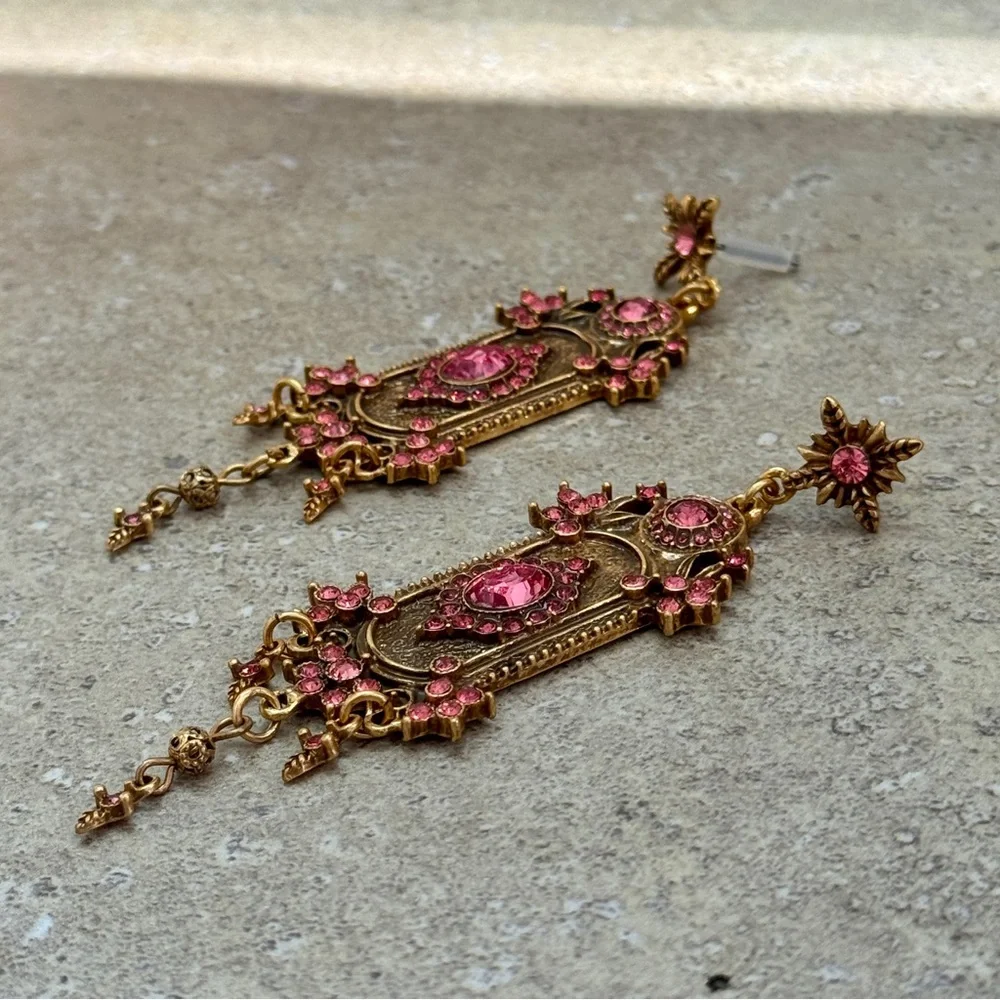 ๐4/$30 NEW Vintage Style Pink and Gold Dangle Earrings - Picture 4 of 6